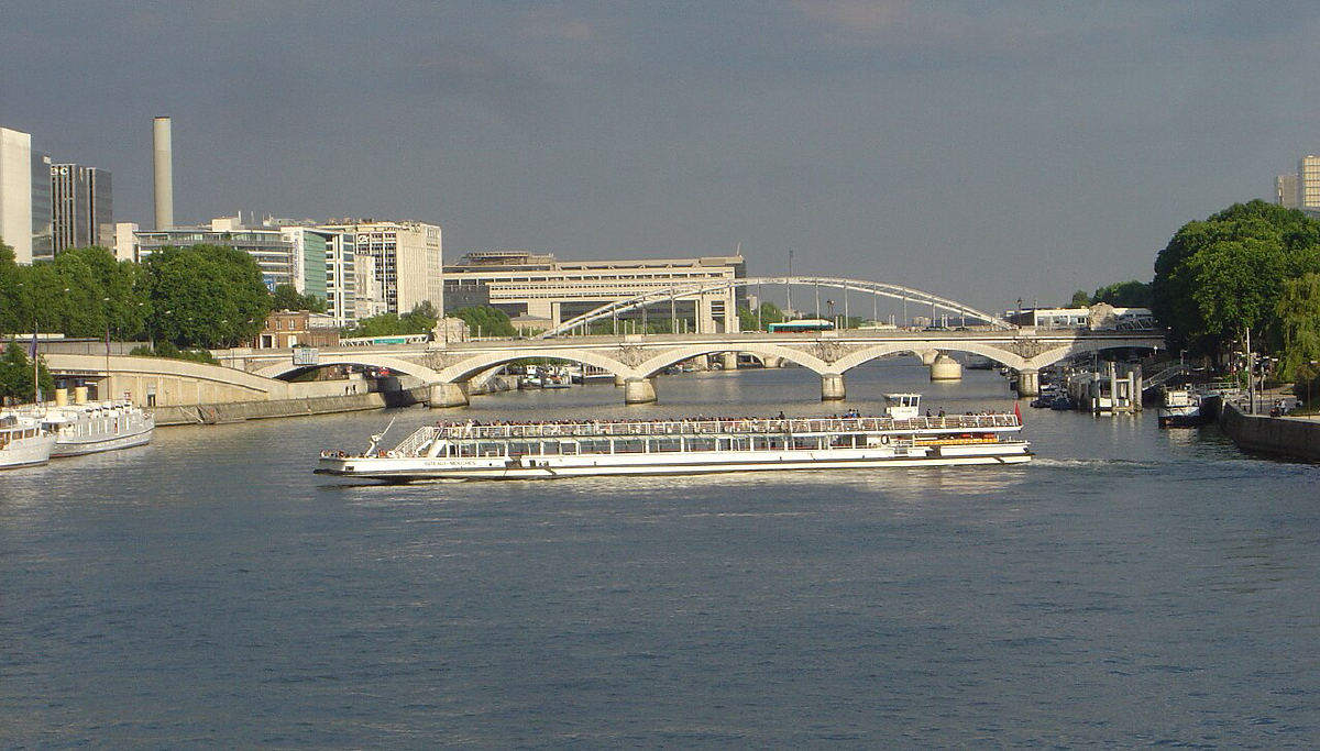 A sightseeing boat on the Seine